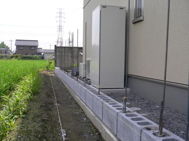 栃木小山 外壁ブロック一段目完了